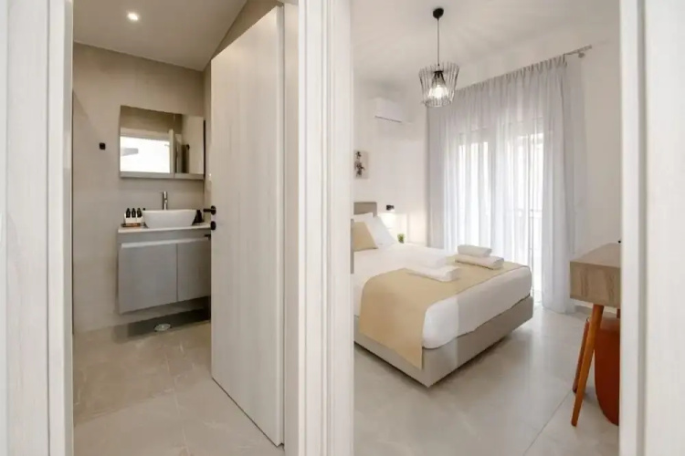 Minimal Chic Retreat Suite