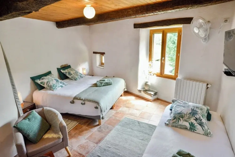 Standard Triple Family room with garden view