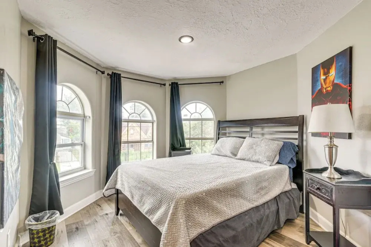 Walk to Shops & Dining: Modern Houston Apt!