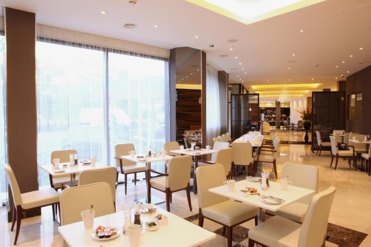 Park Grand London Heathrow photo 22
