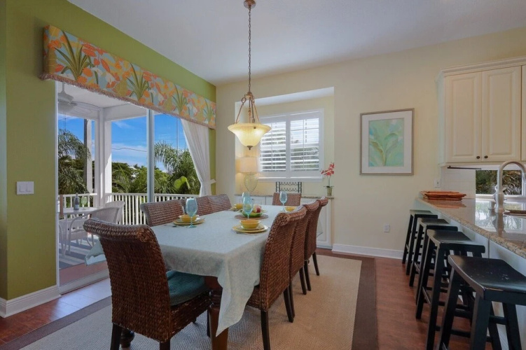 Sunkissed 3 Bedroom Townhouse by RedAwning