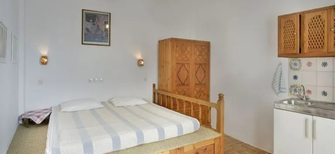 Melenos Apartments & Studios