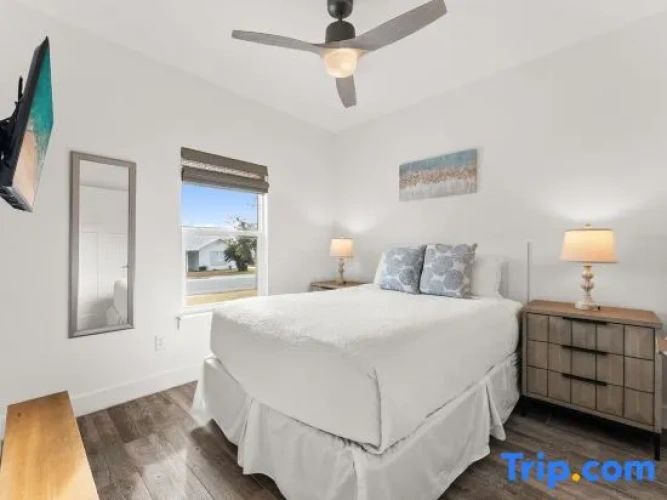 4 Bedrooms Apartment