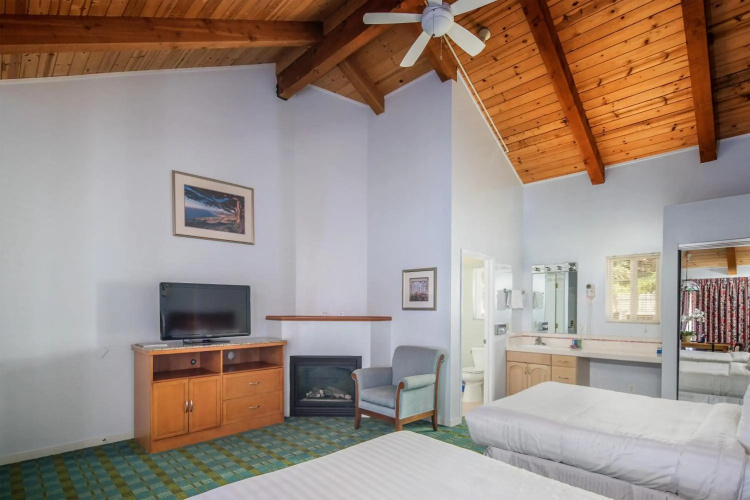 Butterfly Grove Inn