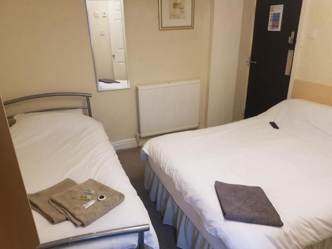 Standard Triple room