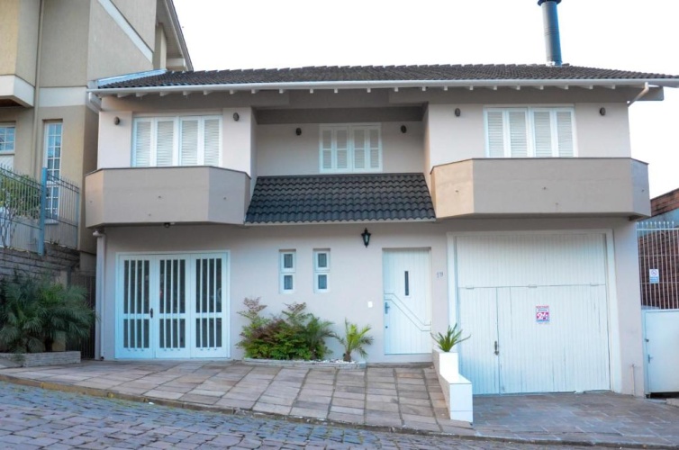 5 Bedrooms Cottage