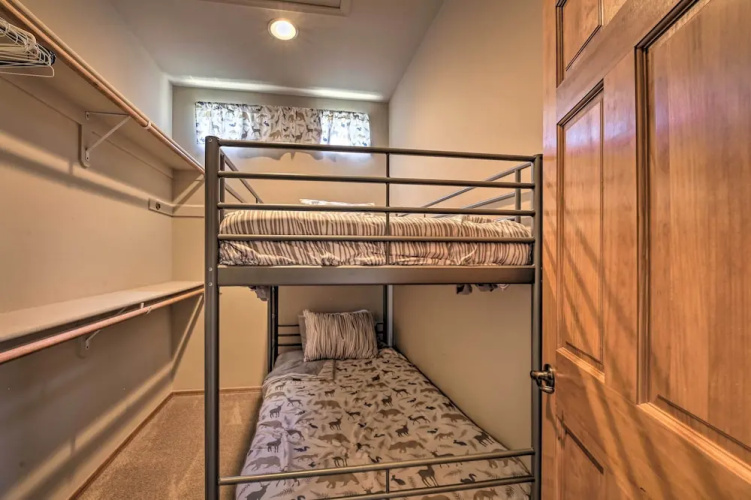 Sunny Show Low Home: Deck, BBQ & Golf Course Views