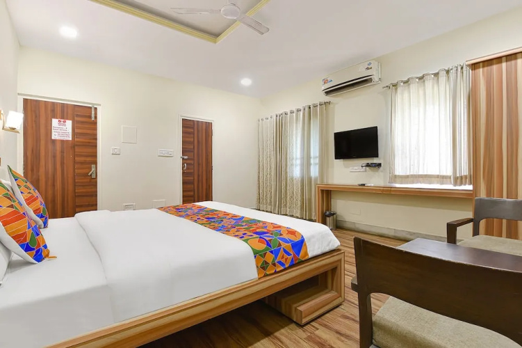 Fabhotel Royal Icon