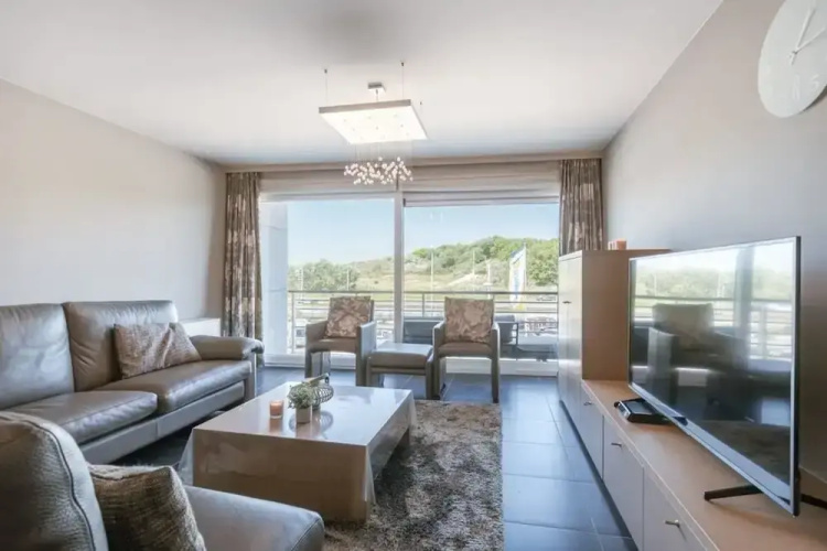 Bright Apartment With Parking Near the Beach