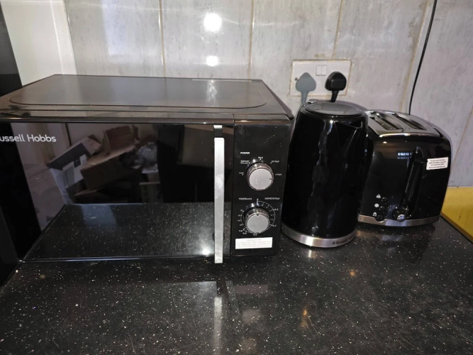 3 Bed Home Free Wifi & Netflix Central Location