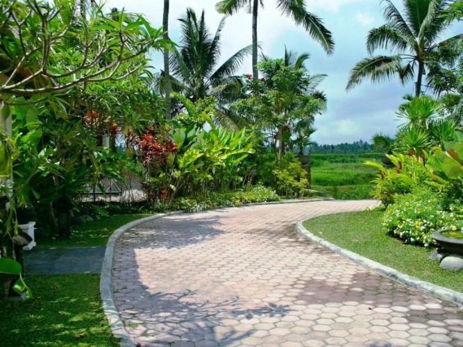5 Bedrooms Villa