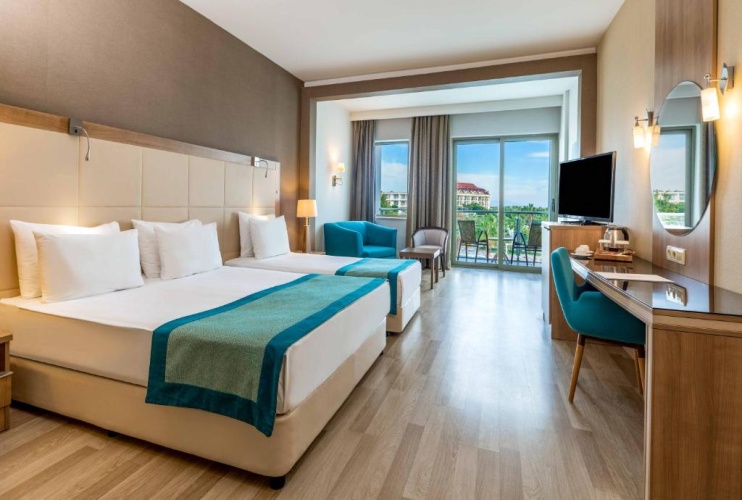 Superior room with pool view