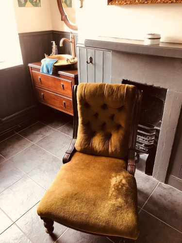 Gin Lounge Rooms