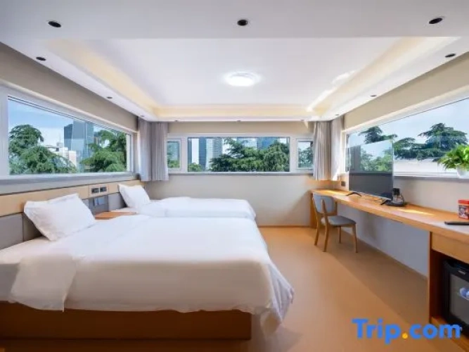 Deluxe Double Family Suite with sea view