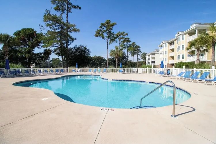 Magnolia Pointe Luster Leaf 4833-302