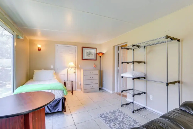 Private Yard & Patio: Studio in Pinellas Park