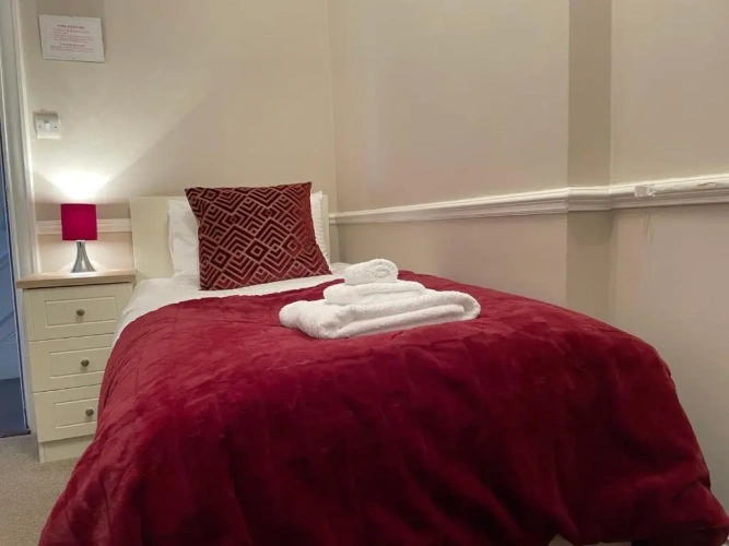 Standard Twin Basement room