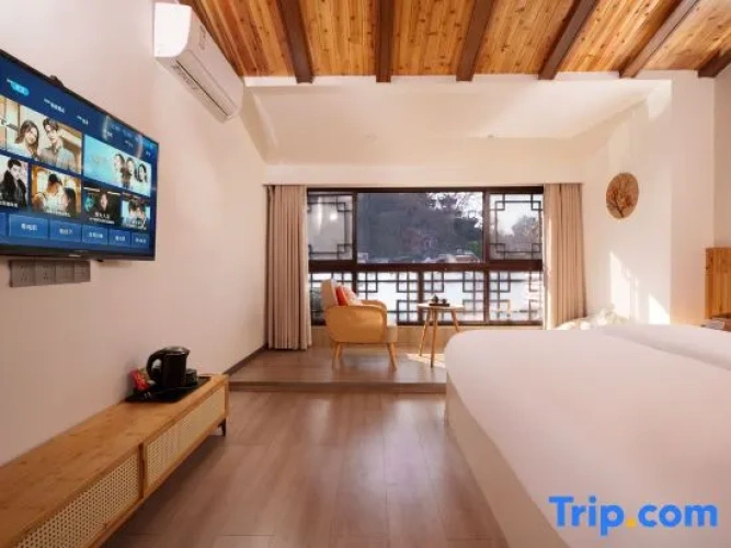 Deluxe Double room with balcony and with river view