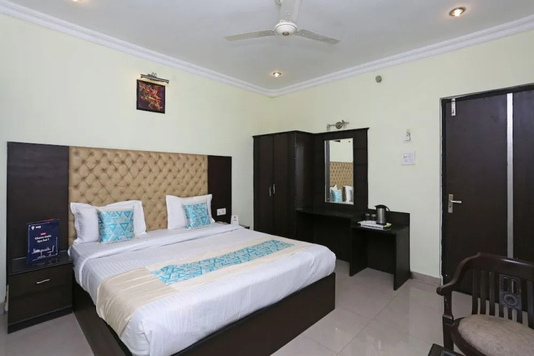 OYO 8909 Hotel Grand