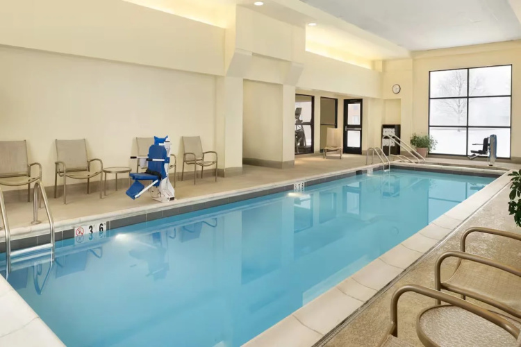 DoubleTree by Hilton Hotel Milwaukee - Brookfield photo 17