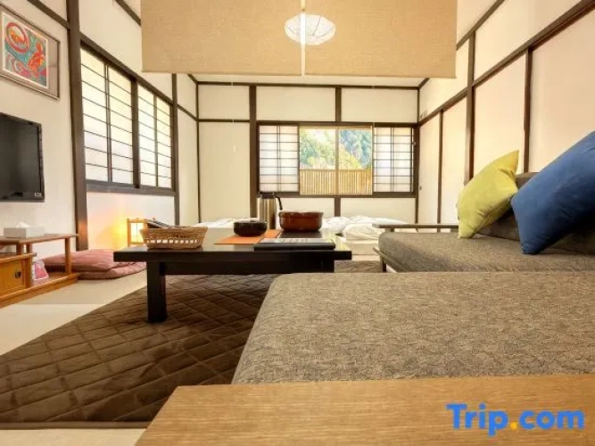 Standard room with mountain view