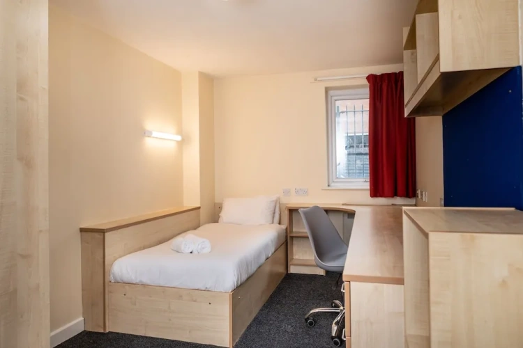 3 Bedrooms Apartment