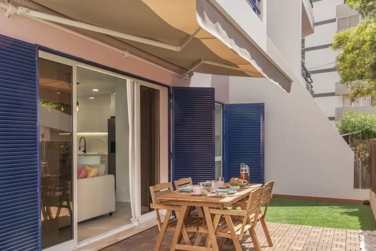 Apartment with balcony