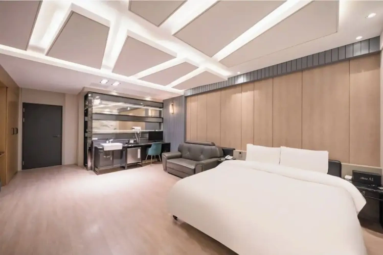Deluxe Suite