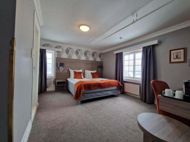 Dr. Holms Hotel