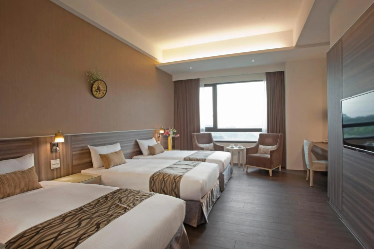 Renyi Lake Hotel