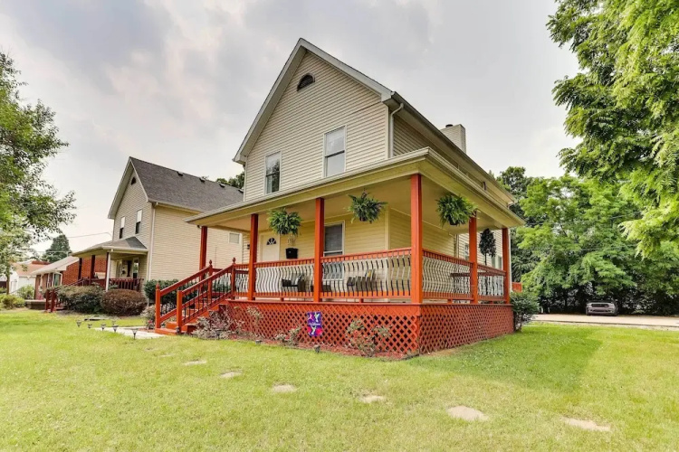 Louisville Apartment - Walk to Restaurants!