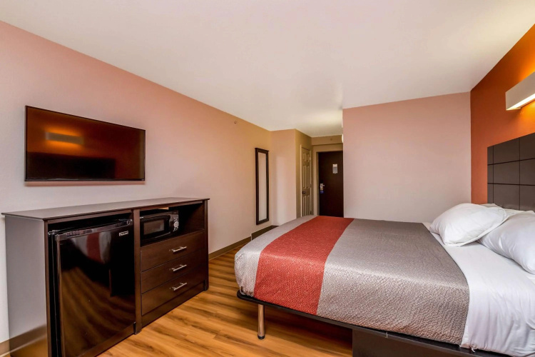 Motel 6 Peoria, IL