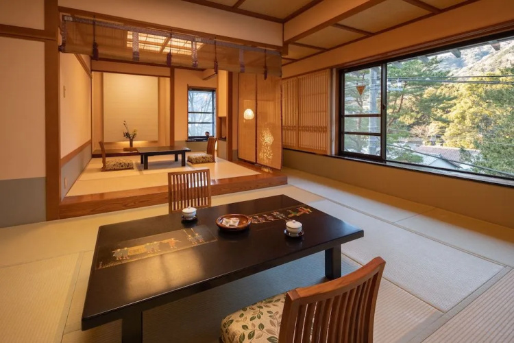 Hakone Kamon