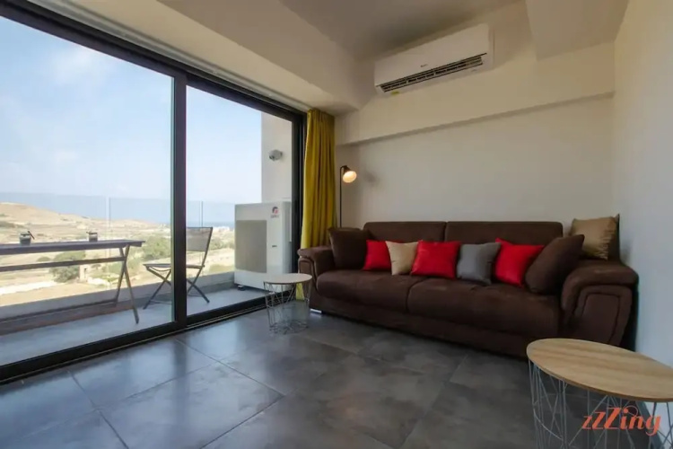 2 Bed Apartment w Distant Sea and Country Views