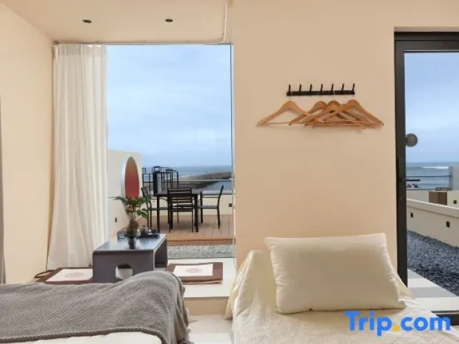 3 Bedrooms Standard Family room with view