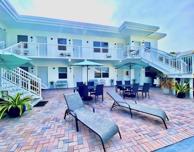 Southwinds 3 for 2 Queen Studio Steps to Beach