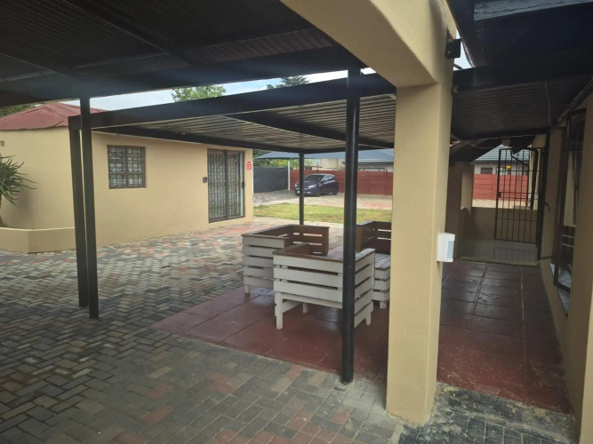 Ithonsi Guesthouse