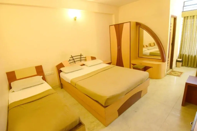 Standard Triple room