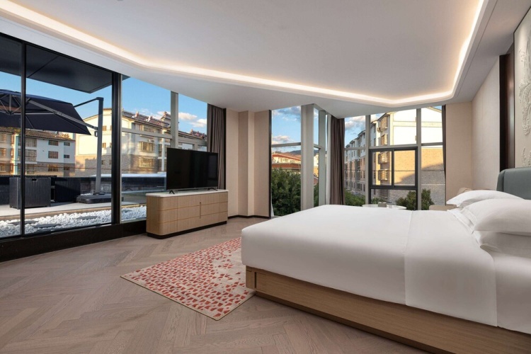 Double Suite