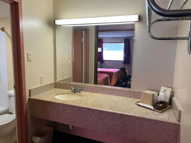 Travelerslodge Motel