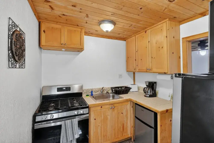 Rouge Cobb Mountain Hotel - Cabin 3