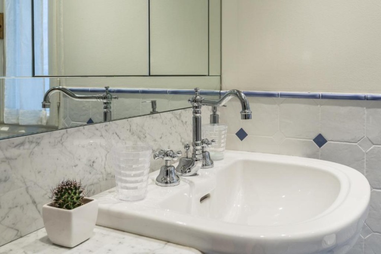 2 Bedrooms Apartment with canal view