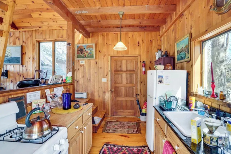 Ski, Sip & Snuggle: Cozy Catskills Gem w/ Views!