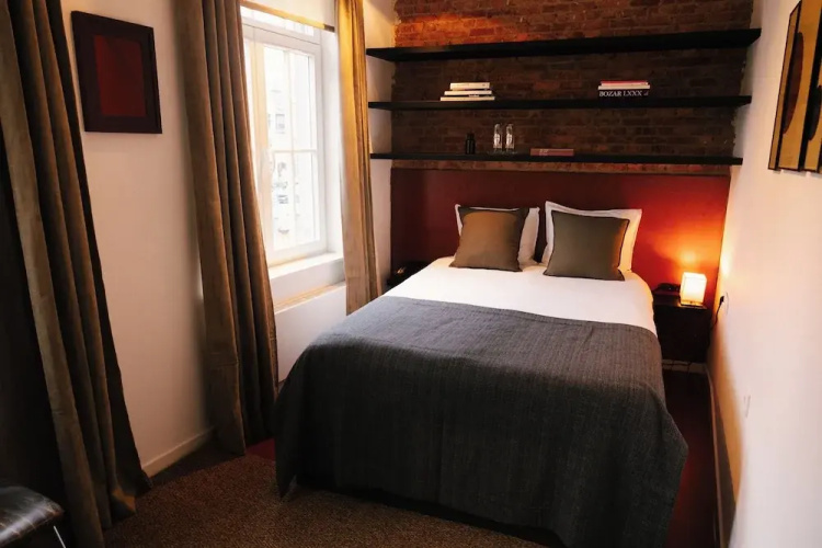 A Place - Leeuwenstraat 20