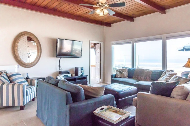 Oceanfront W/ Direct Beach Access 3 Bedroom Home