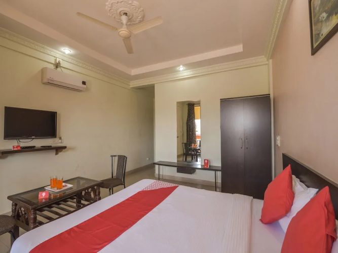 OYO 13151 Hotel Om Palace