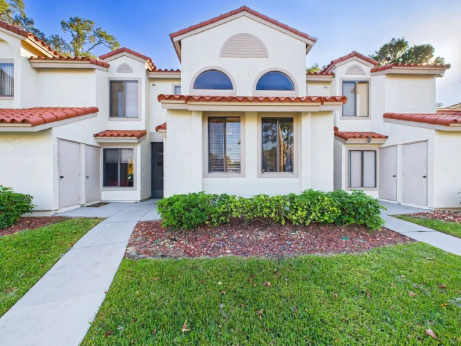 Stunning Hacienda At La Cita Country Club - Titusville, FL