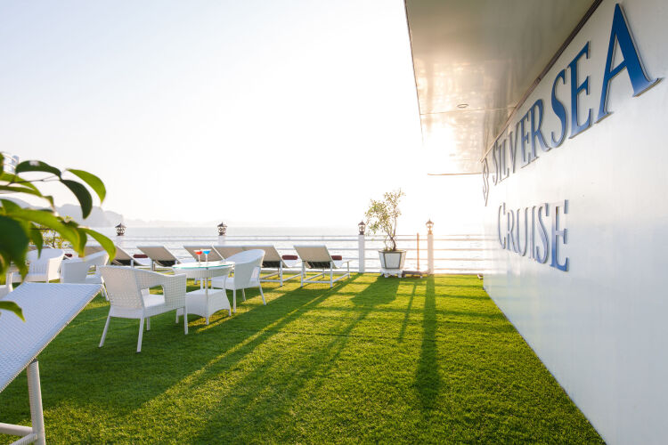 Halong Silversea CruiseOver view