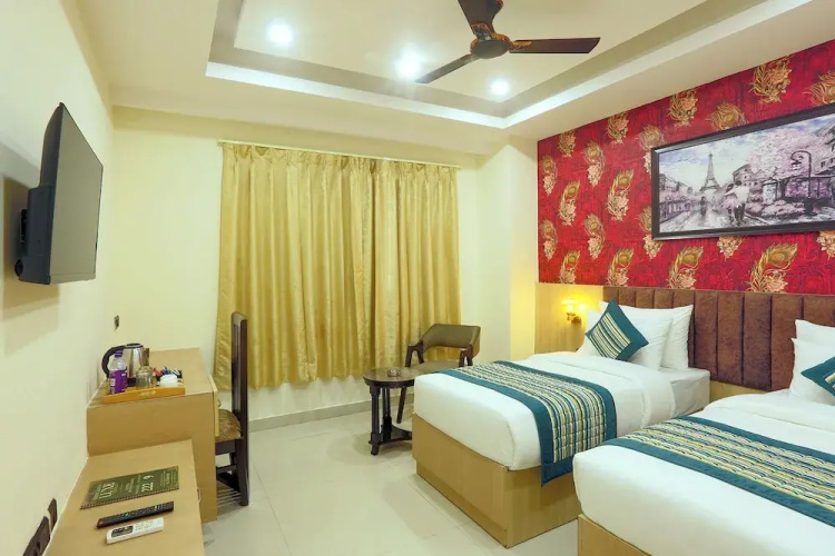 FabHotel Green Lotus Luxe