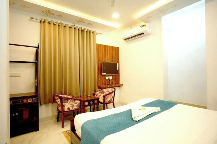 Deluxe Double room with balcony and with city view